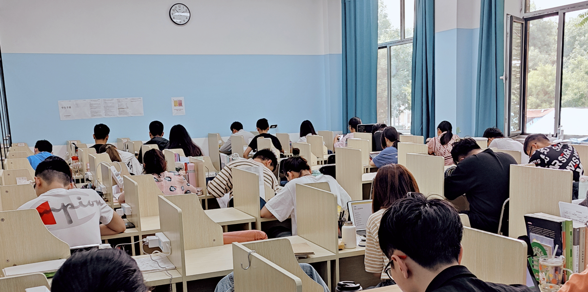 宜春考研寄宿学校-学习氛围